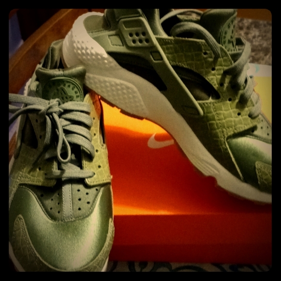 Nike Shoes - WMNS Nike Huarache